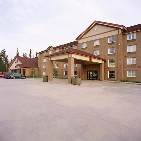 Woodlands Inn & Suites Fort Nelson Exterior foto