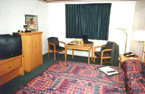 Woodlands Inn & Suites Fort Nelson Zimmer foto