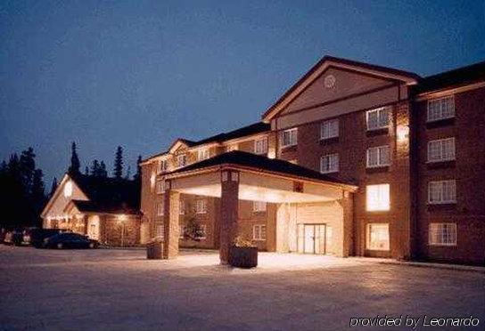 Woodlands Inn & Suites Fort Nelson Exterior foto