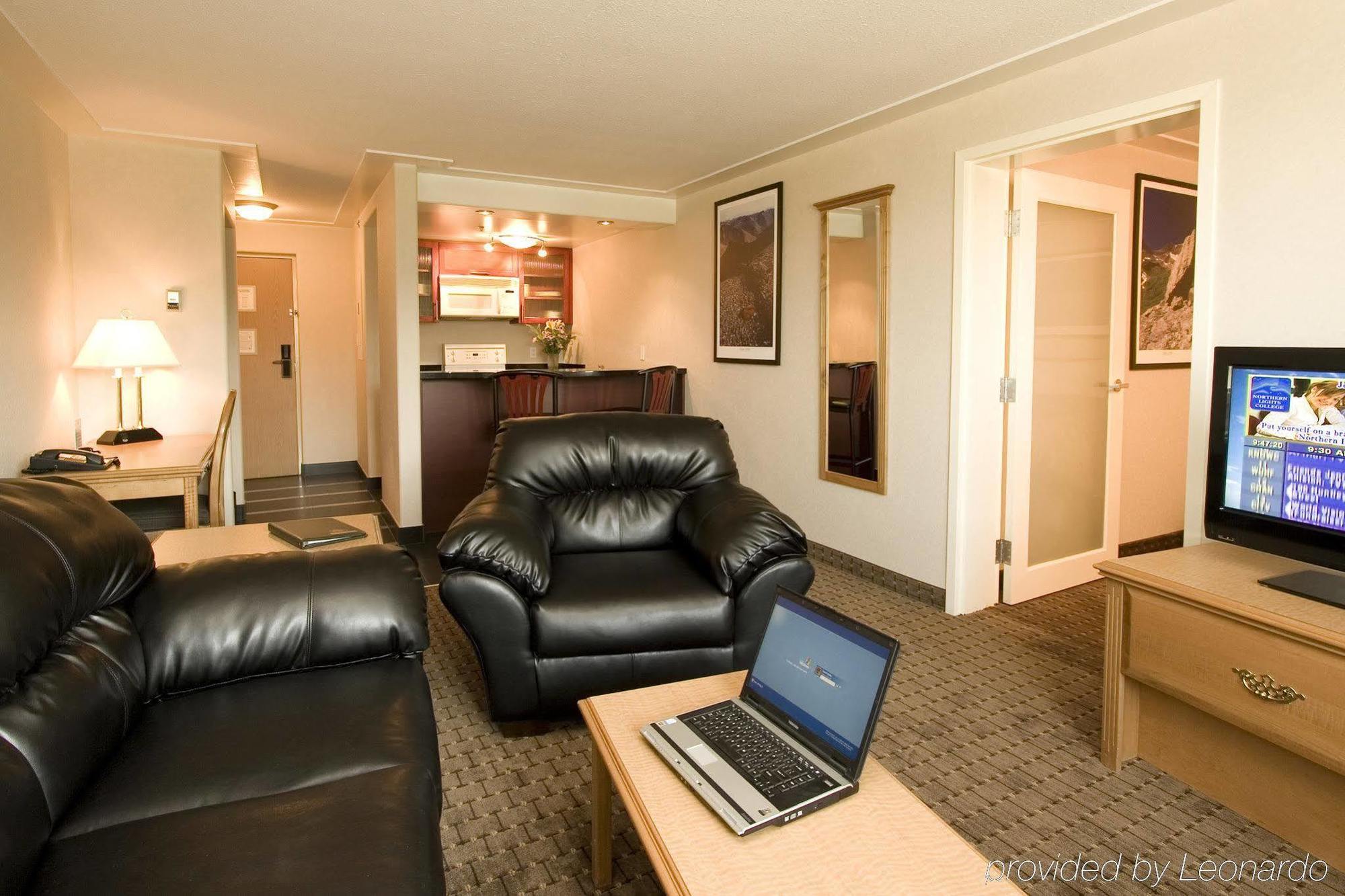 Woodlands Inn & Suites Fort Nelson Zimmer foto