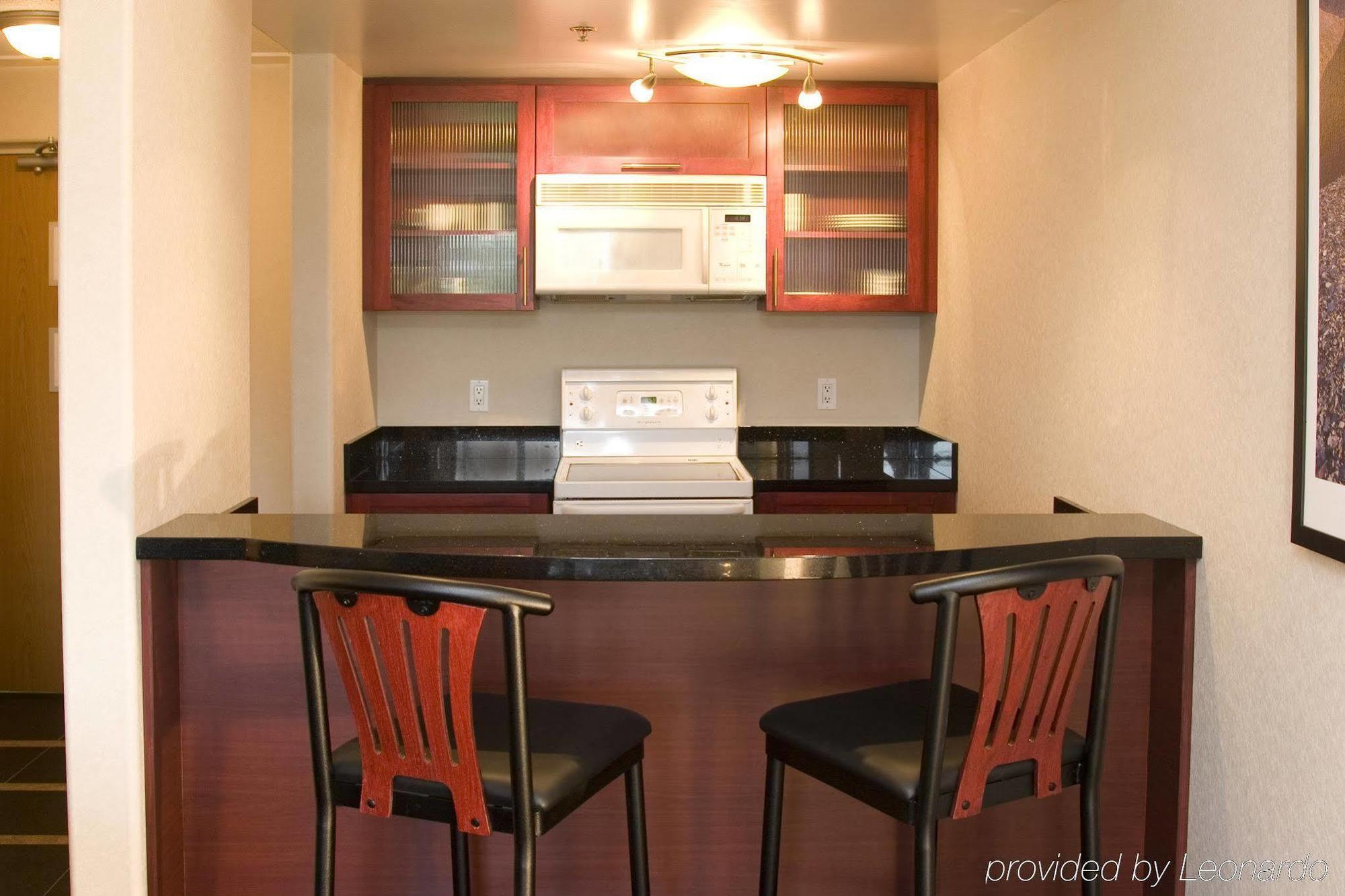 Woodlands Inn & Suites Fort Nelson Zimmer foto
