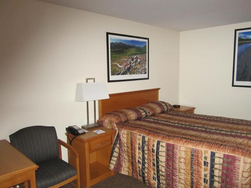 Woodlands Inn & Suites Fort Nelson Exterior foto