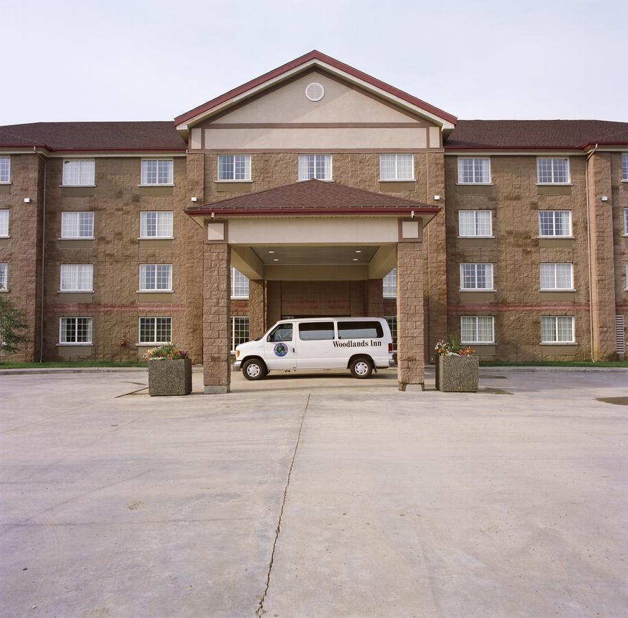 Woodlands Inn & Suites Fort Nelson Exterior foto